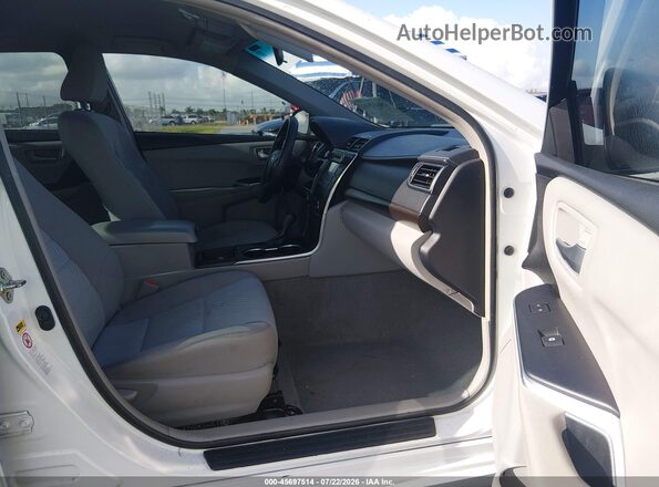 4T1BF1FK2GU606016 2016 TOYOTA CAMRY White Widok wnętrza z przodu