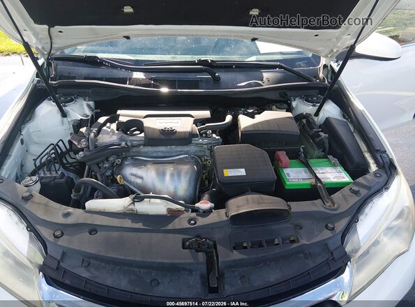 4T1BF1FK2GU606016 2016 TOYOTA CAMRY White Widok z tyłu