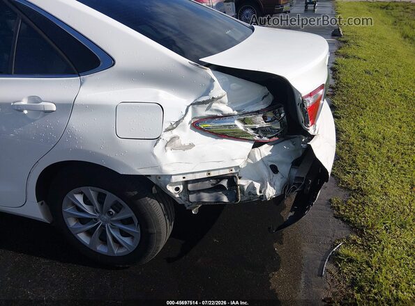 4T1BF1FK2GU606016 2016 TOYOTA CAMRY White Widok z przodu