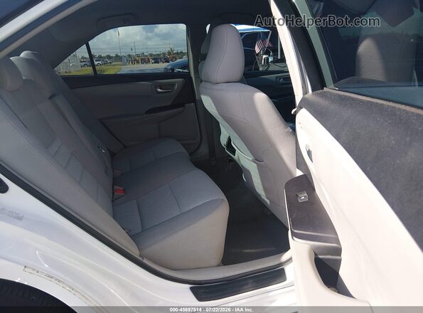 4T1BF1FK2GU606016 2016 TOYOTA CAMRY White Widok naklejki z numerem VIN