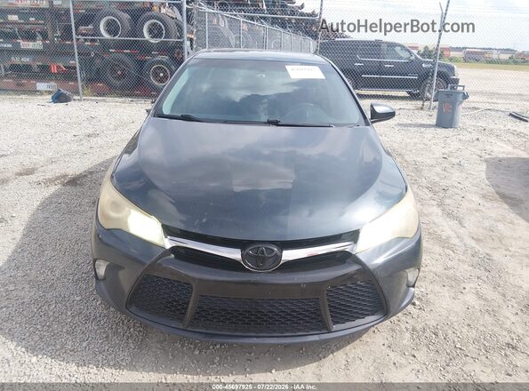 4T1BF1FK2HU276587 2017 TOYOTA CAMRY Gray Widok wnętrza z tyłu