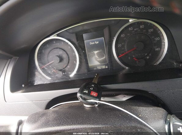 4T1BF1FK2HU276587 2017 TOYOTA CAMRY Gray Widok deski rozdzielczej