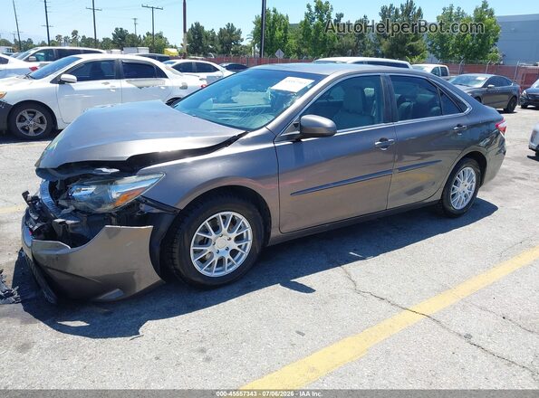 4T1BF1FK2HU344516 2017 TOYOTA CAMRY Brown Առջևի ձախ երեք քառորդ տեսարան
