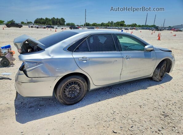 4T1BF1FK2HU414662 2017 TOYOTA CAMRY Silver უკანა მარჯვენა