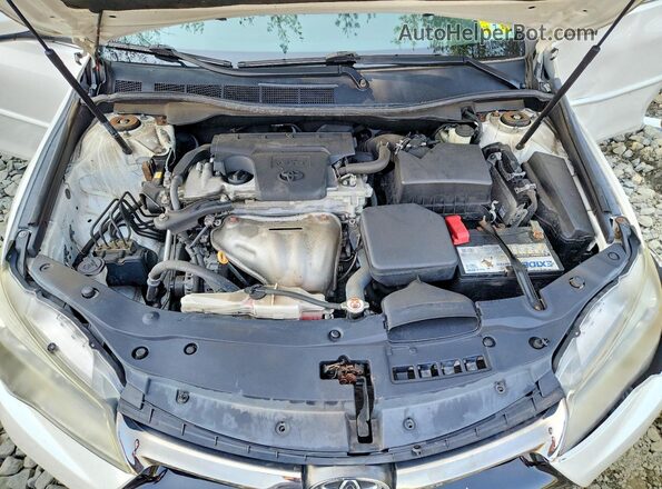 4T1BF1FK2HU439562 2017 TOYOTA CAMRY White Rear interior view