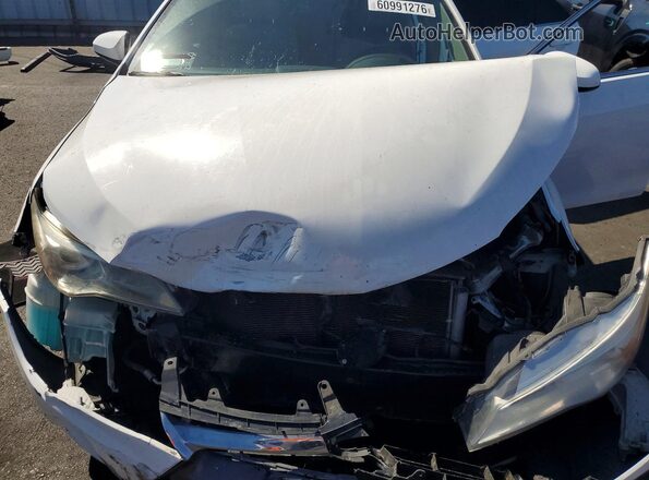 4T1BF1FK2HU449606 2017 TOYOTA CAMRY White Widok wnętrza z tyłu