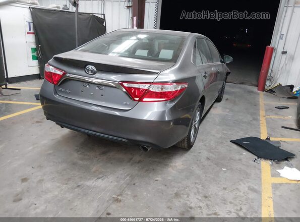 4T1BF1FK2HU620466 2017 TOYOTA CAMRY Gray Trasero derecho