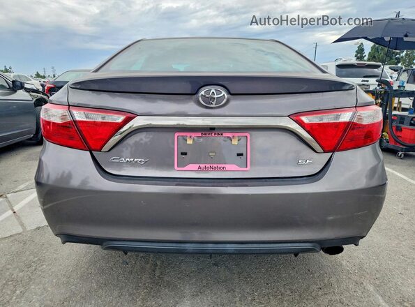 4T1BF1FK2HU624050 2017 TOYOTA CAMRY Charcoal Вид ззаду
