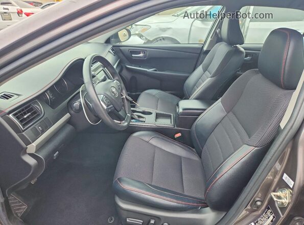4T1BF1FK2HU624050 2017 TOYOTA CAMRY Charcoal Вид салону спереду