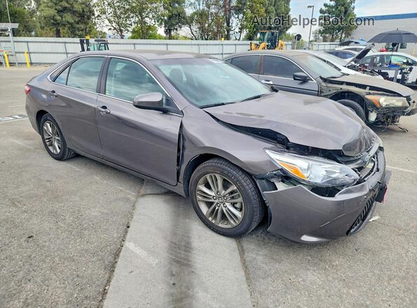 4T1BF1FK2HU624050 2017 TOYOTA CAMRY Charcoal Передня права чверть