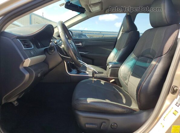 4T1BF1FK2HU660241 2017 TOYOTA CAMRY Silver Սալոնի դիմացի տեսք