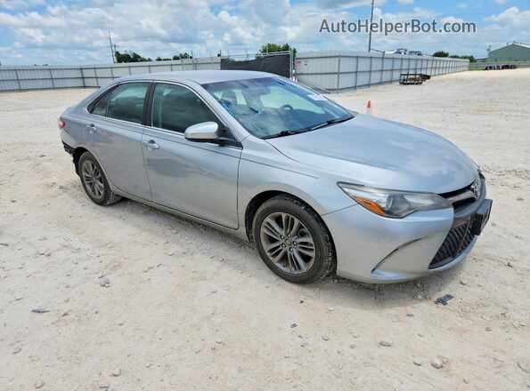 4T1BF1FK2HU708739 2017 TOYOTA CAMRY Silver Передня права чверть