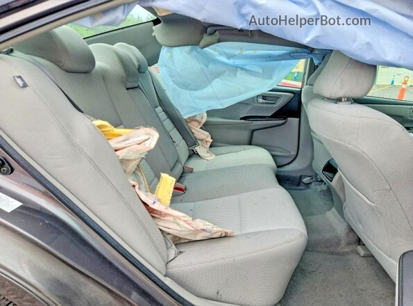 4T1BF1FK2HU772604 2017 TOYOTA CAMRY Серый Вид задних сидений