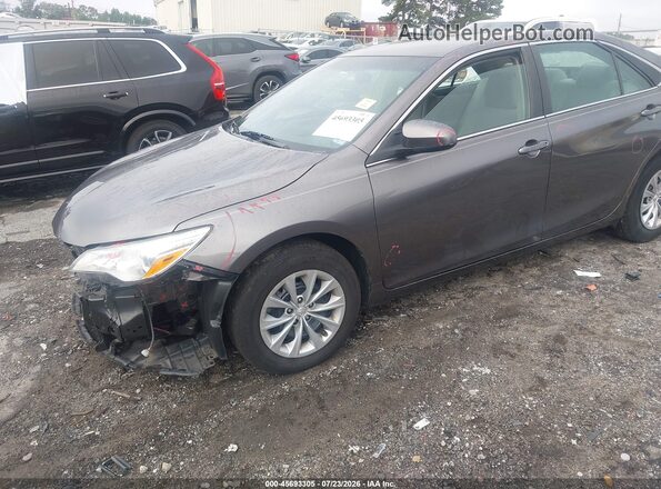 4T1BF1FK2HU800899 2017 TOYOTA CAMRY Gray Передня ліва чверть