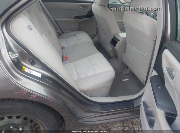 4T1BF1FK2HU800899 2017 TOYOTA CAMRY Gray Вид наклейки з VIN-кодом
