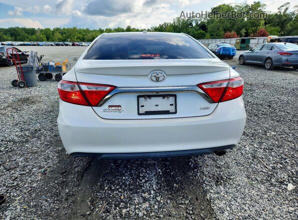 4T1BF1FK3GU557344 2016 TOYOTA CAMRY White Widok z tyłu