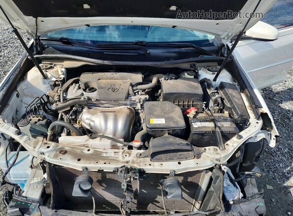 4T1BF1FK3GU557344 2016 TOYOTA CAMRY White Widok wnętrza z tyłu