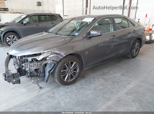 4T1BF1FK3HU382322 2017 TOYOTA CAMRY Gray Przód lewy