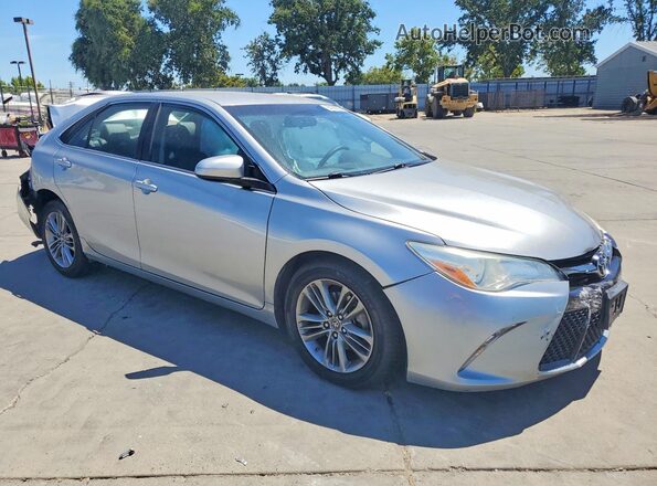 4T1BF1FK3HU417733 2017 TOYOTA CAMRY Silver Delantero derecho