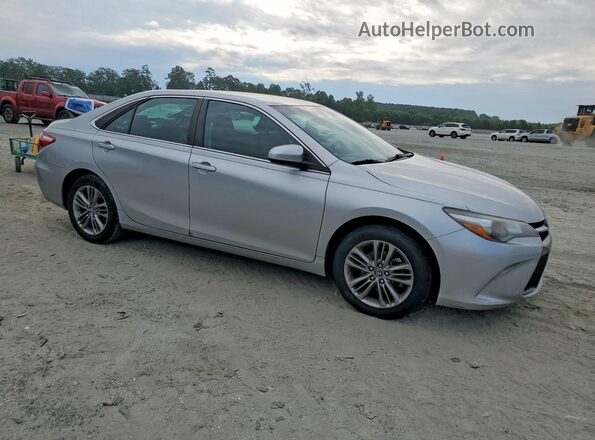 4T1BF1FK3HU418221 2017 TOYOTA CAMRY Silver Delantero derecho