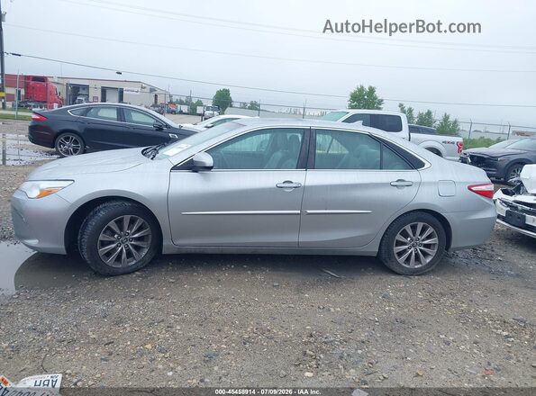 4T1BF1FK3HU661429 2017 TOYOTA CAMRY Silver Vista interior de 360 grados