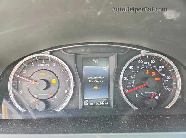 4T1BF1FK3HU664427 2017 TOYOTA CAMRY Silver Widok zestawu wskaźników