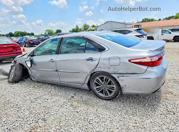 4T1BF1FK3HU664427 2017 TOYOTA CAMRY Silver Tył lewy