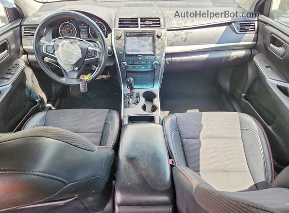 4T1BF1FK3HU664427 2017 TOYOTA CAMRY Silver Widok deski rozdzielczej