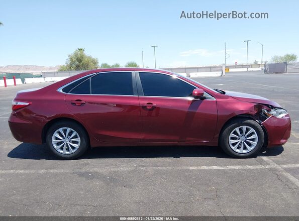4T1BF1FK3HU683026 2017 TOYOTA CAMRY Red Սարքավորումների վահանակի տեսք