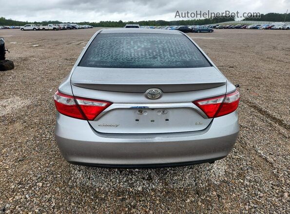 4T1BF1FK3HU723248 2017 TOYOTA CAMRY Gray Widok z tyłu