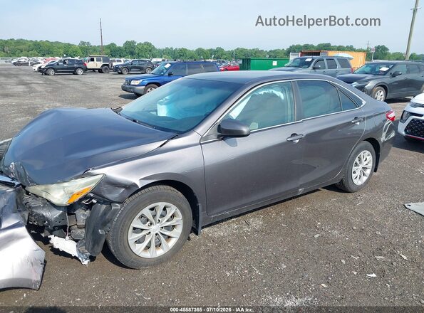 4T1BF1FK4GU122137 2016 TOYOTA CAMRY Серебряный Передняя левая четверть