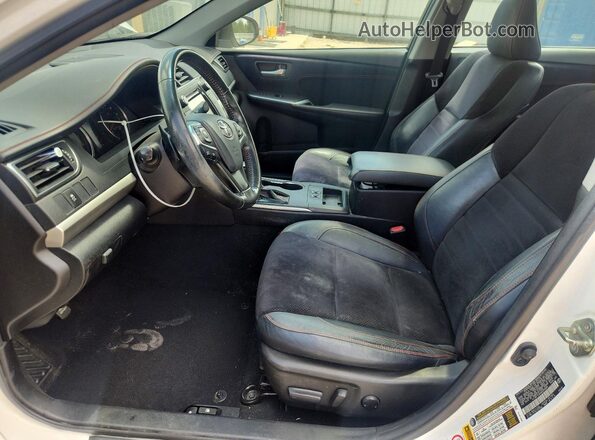 4T1BF1FK4GU205969 2016 TOYOTA CAMRY White Front interior view
