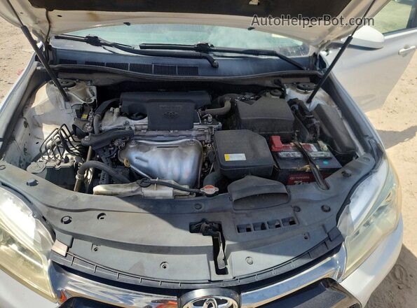 4T1BF1FK4GU205969 2016 TOYOTA CAMRY White Rear interior view