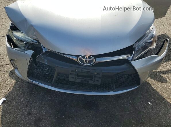 4T1BF1FK4GU243010 2016 TOYOTA CAMRY Серебряный Вид задней части салона