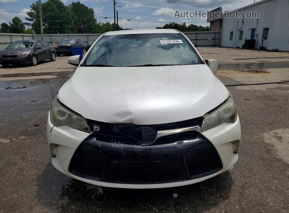 4T1BF1FK4GU261149 2016 TOYOTA CAMRY White Widok z przodu