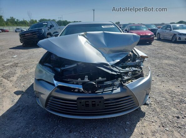4T1BF1FK4GU570880 2016 TOYOTA CAMRY Silver Widok z przodu