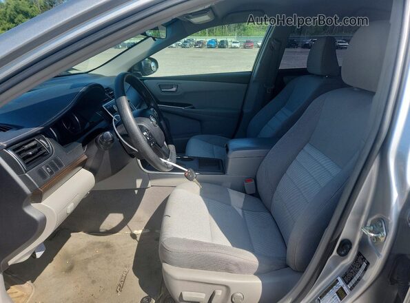4T1BF1FK4GU570880 2016 TOYOTA CAMRY Silver Widok wnętrza z przodu