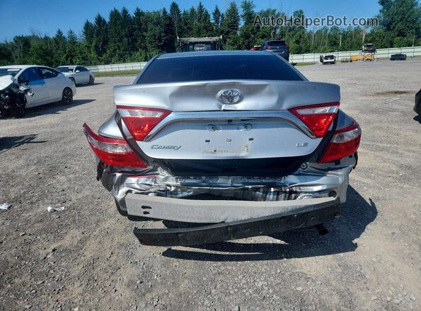 4T1BF1FK4GU570880 2016 TOYOTA CAMRY Silver Widok z tyłu