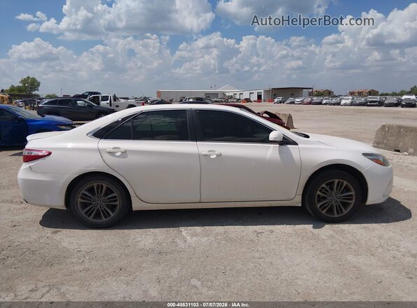 4T1BF1FK4HU403288 2017 TOYOTA CAMRY Белый Вид задней части салона
