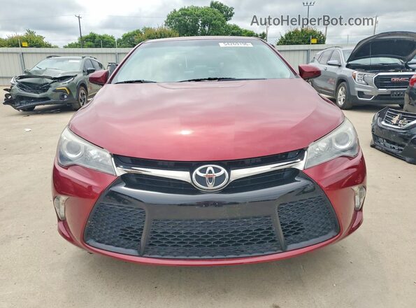4T1BF1FK4HU720102 2017 TOYOTA CAMRY Maroon Widok z przodu