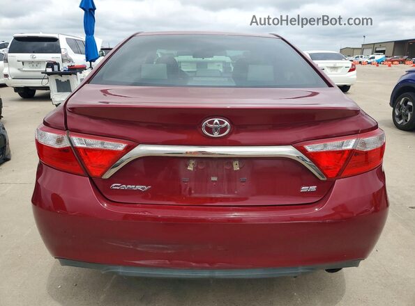 4T1BF1FK4HU720102 2017 TOYOTA CAMRY Maroon Widok z tyłu