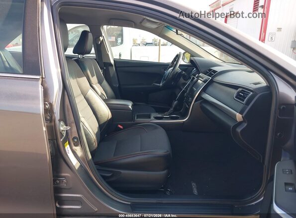 4T1BF1FK5GU186736 2016 TOYOTA CAMRY Gray Front interior view