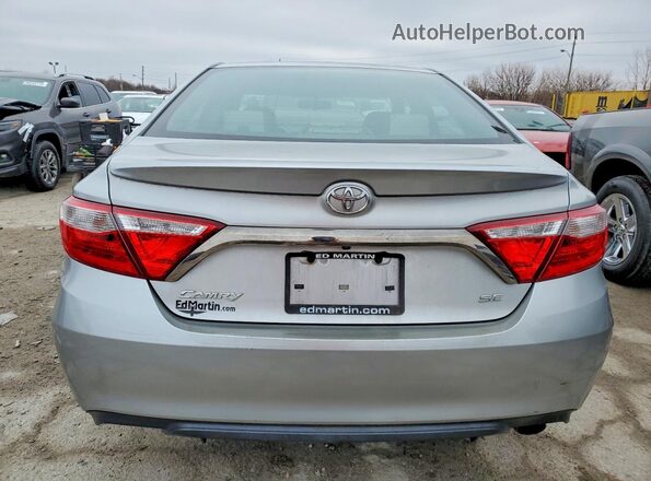 4T1BF1FK5GU219945 2016 TOYOTA CAMRY Silver უკანა ხედი