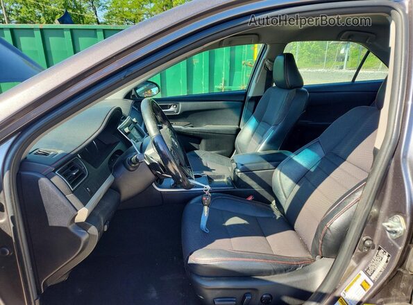 4T1BF1FK5GU602610 2016 TOYOTA CAMRY Gray Front interior view