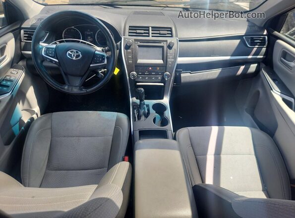4T1BF1FK5HU314281 2017 TOYOTA CAMRY Gray Widok deski rozdzielczej
