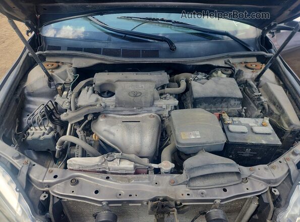 4T1BF1FK5HU314281 2017 TOYOTA CAMRY Gray Widok wnętrza z tyłu