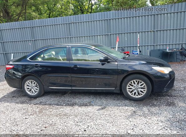 4T1BF1FK5HU433643 2017 TOYOTA CAMRY Черный Вид задней части салона