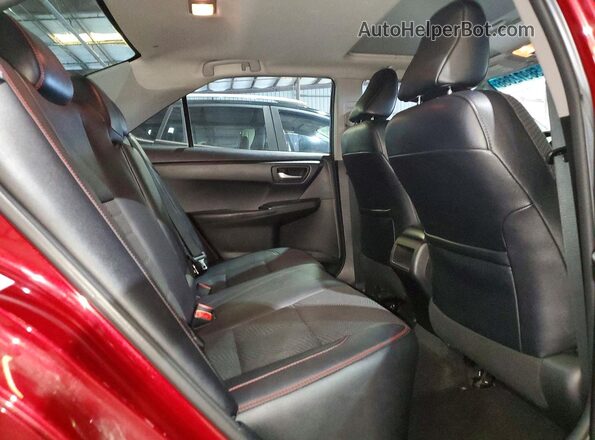 4T1BF1FK5HU689121 2017 TOYOTA CAMRY Red Вид задніх сидінь