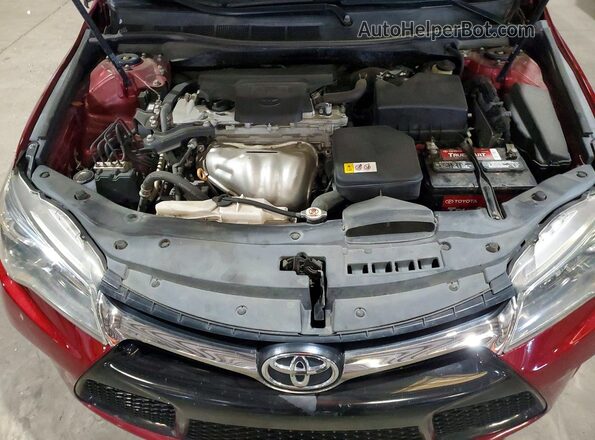 4T1BF1FK5HU689121 2017 TOYOTA CAMRY Red Вид задньої частини салону