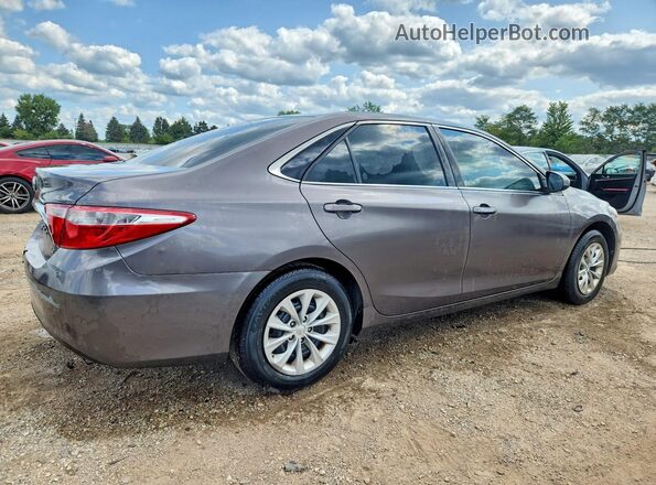 4T1BF1FK5HU777022 2017 TOYOTA CAMRY Gray Trasero derecho